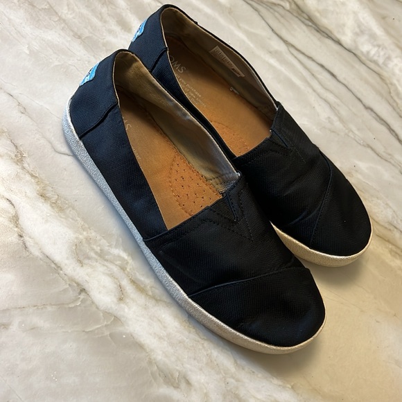 Tom’s Flat Black Shoes - Picture 4 of 14